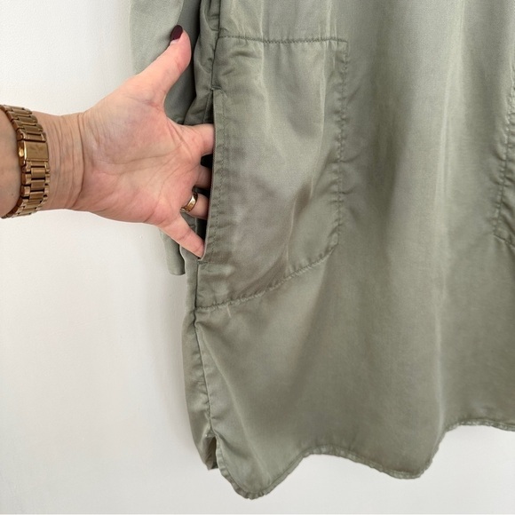 C&C California shirt dress with a v-neck & roll tab sleeves, mini length - Picture 7 of 14